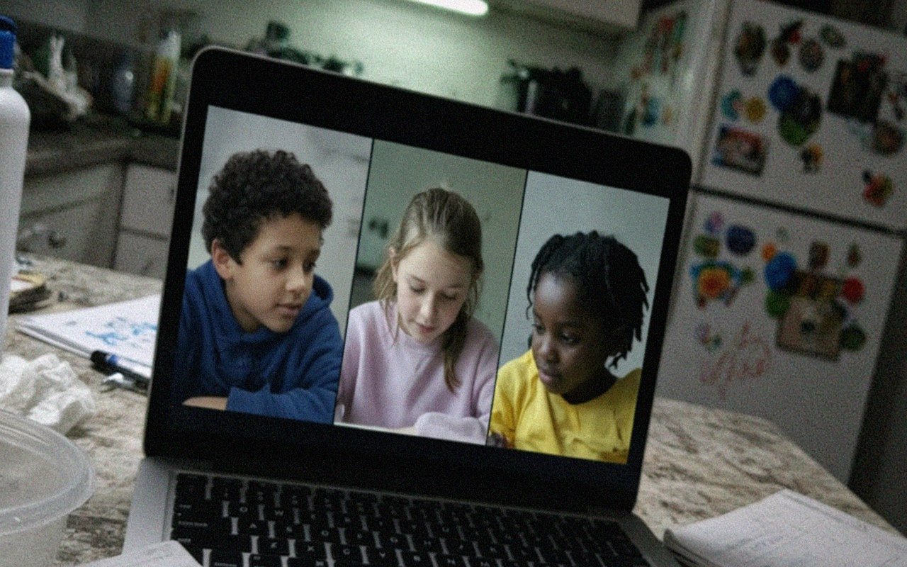 Grade 4 students in a live small-group online math class